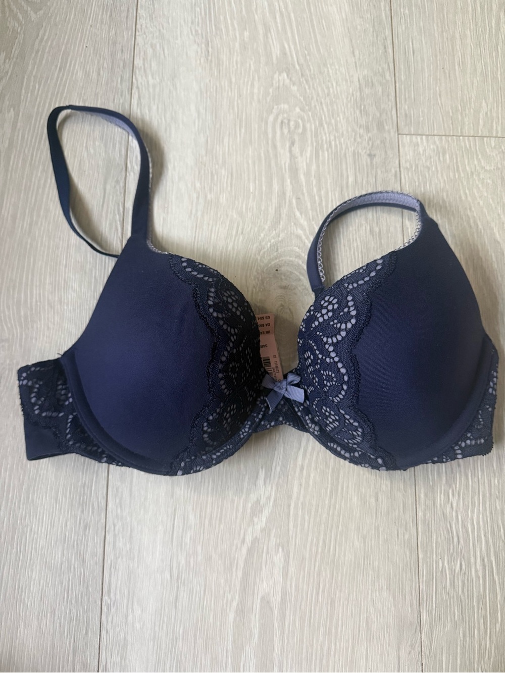 Victoria's Secret Navy Lace Underwire Bra